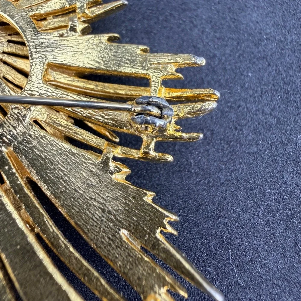 Vintage Gold Tone Textured Maple Leaf Brooch Pin Openwork Nature Fall 2